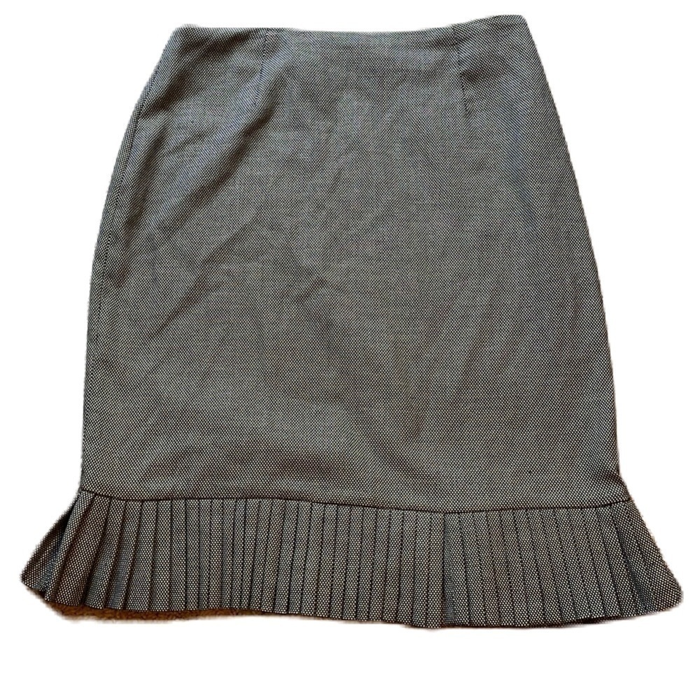 Signature by Larry Levine size 10 pencil skirt with pleated bottom
